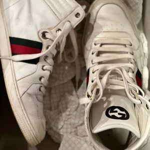 GUCCI MENS SIZE 9.5 
Pre owned authentic Gucci high top sneaker